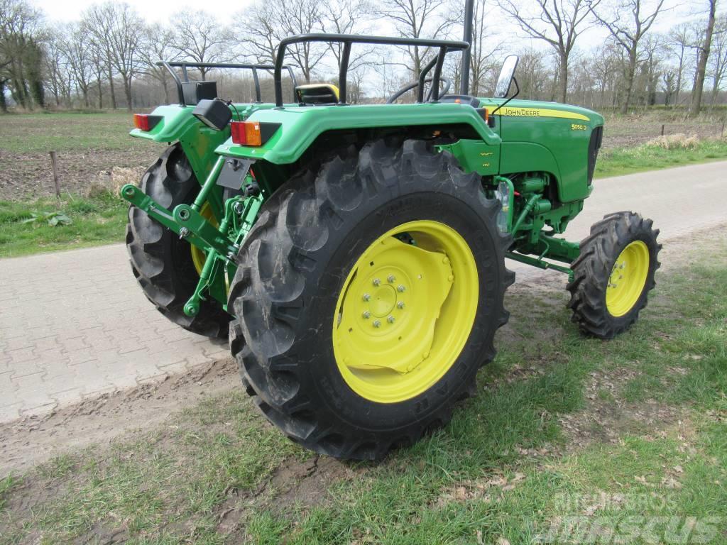 John Deere 5050 d Traktory