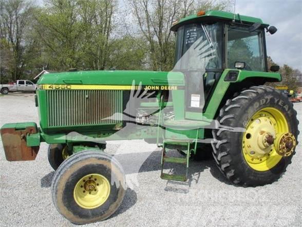 John Deere 4560 Traktory