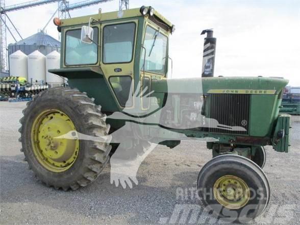 John Deere 4620 Traktory
