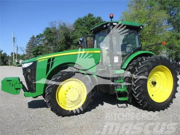 John Deere 8245R Traktory