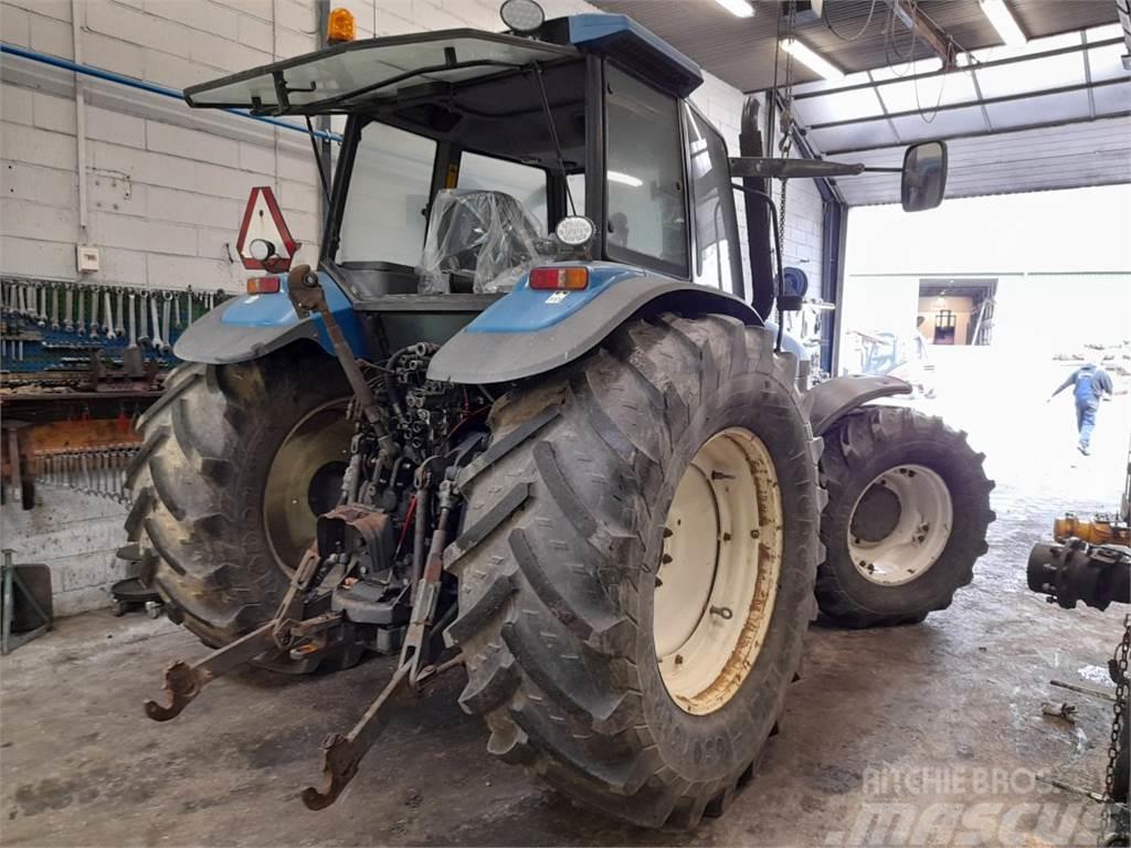 New Holland 8560 Traktory