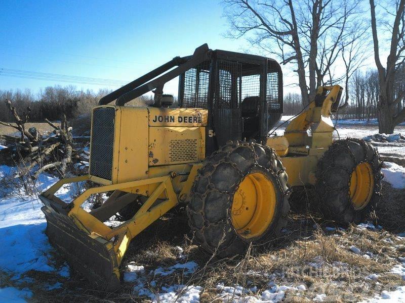 John Deere 540 B Lesní kolové traktory