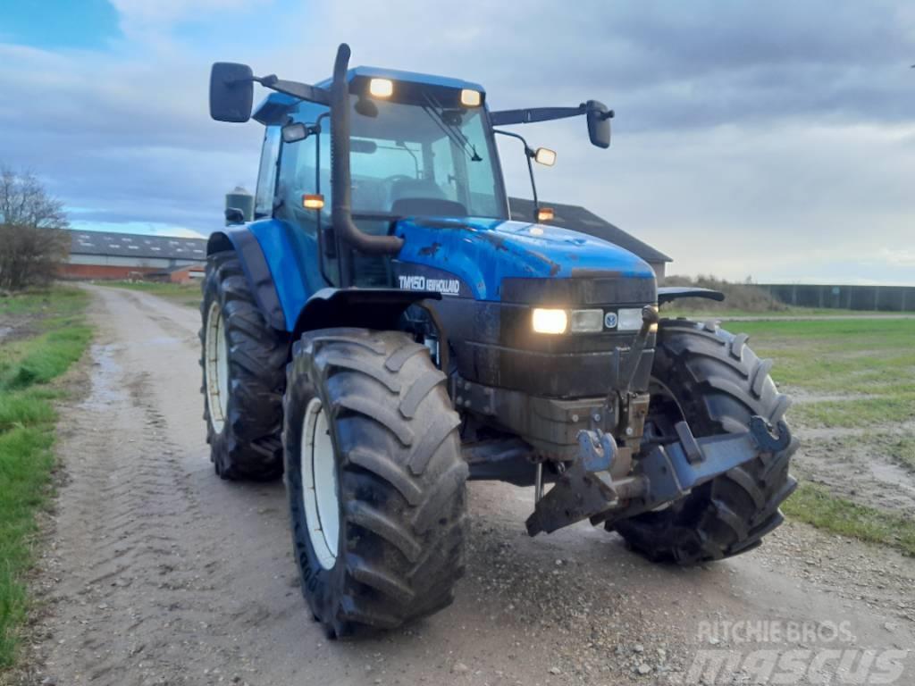 New Holland TM 150 med frontlift Traktory
