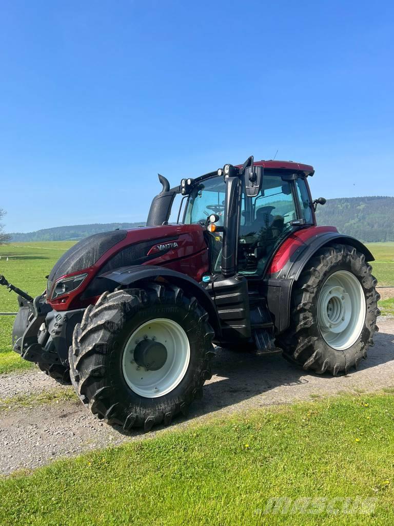 Valtra T 174 Traktory