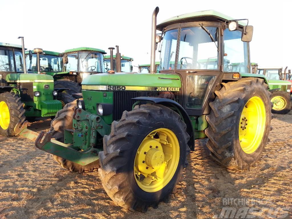 John Deere 2850 Traktory
