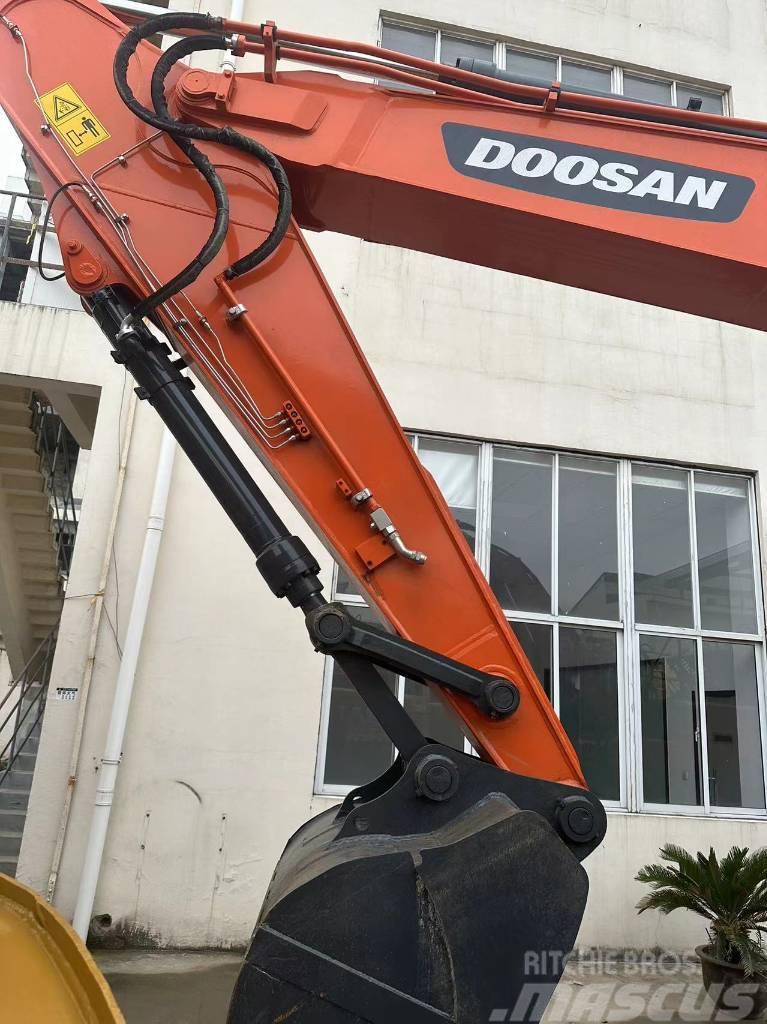 Doosan 300LC-9 Pásová rýpadla