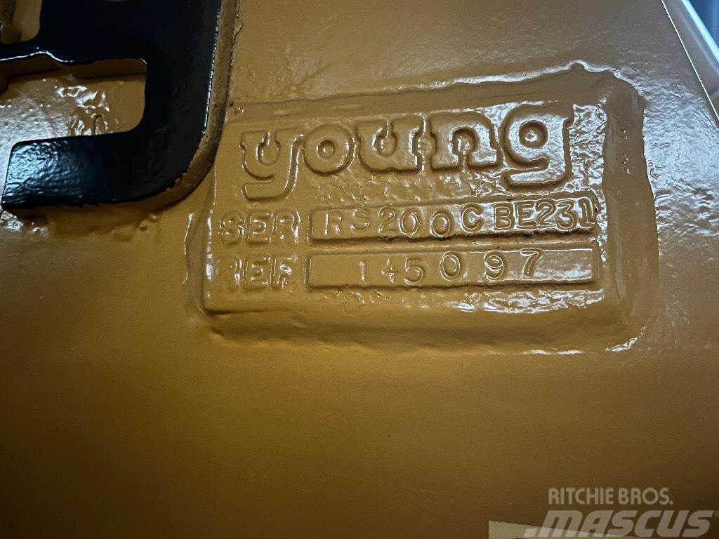  Young RS200CBE Clamshell Bucket Klešťové drapáky