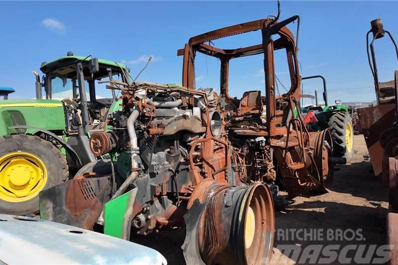 John Deere JD 8530 TractorÂ Now stripping for spares. Traktory