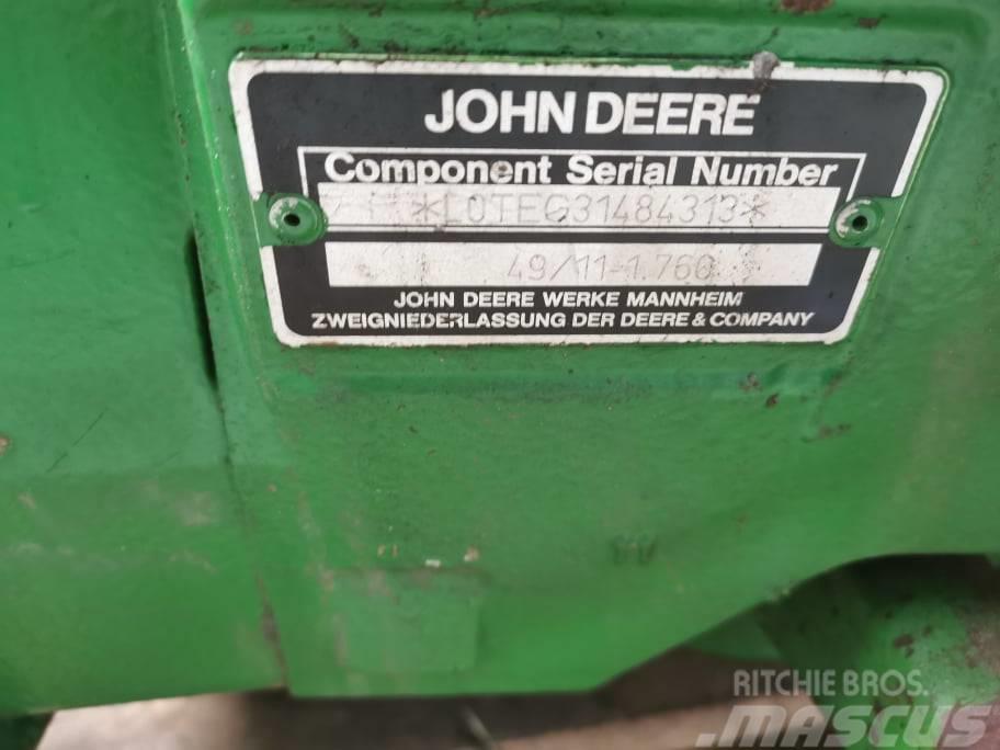 John Deere rear differential 6220 {L166526} Převodovka