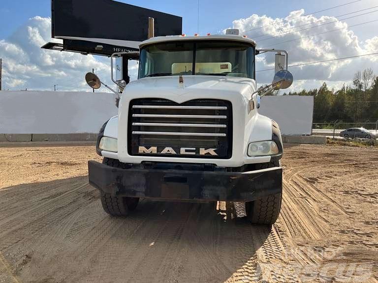 Mack GU 800 Další