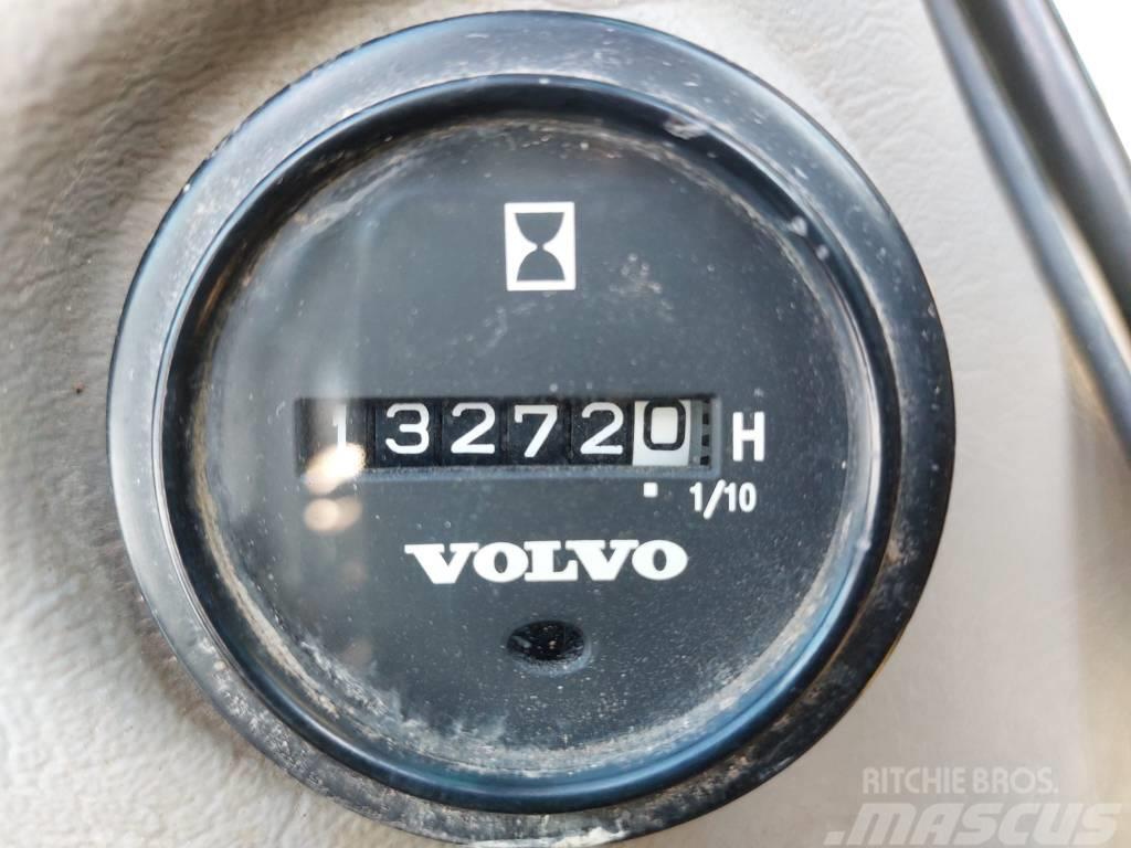 Volvo EC250DNL PYÖRITTÄJÄLLÄ Pásová rýpadla