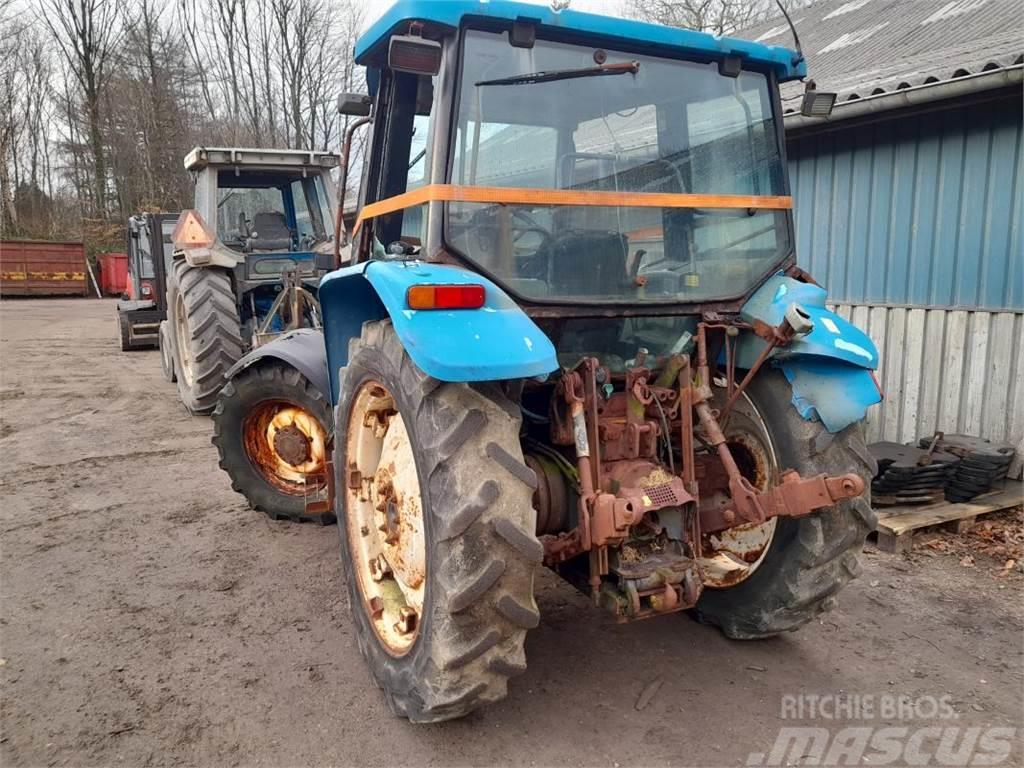 New Holland 4835 Traktory