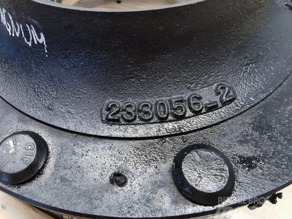 CASE MX 230 Magnum {Dana front wheel hub Pneumatiky, kola a ráfky