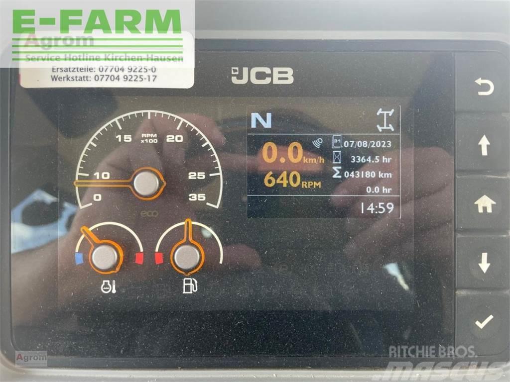 JCB fastrac 4220 Traktory