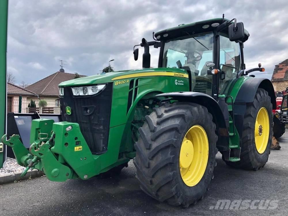 John Deere 8400 Traktory