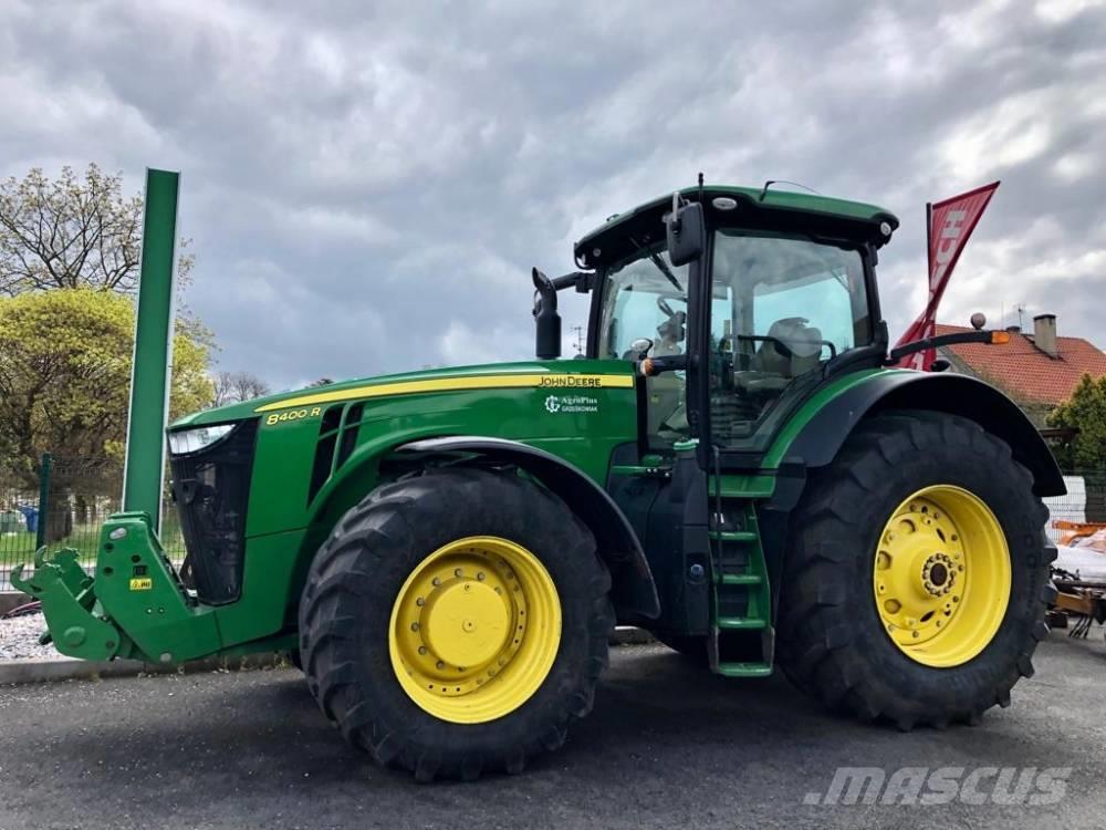 John Deere 8400 Traktory