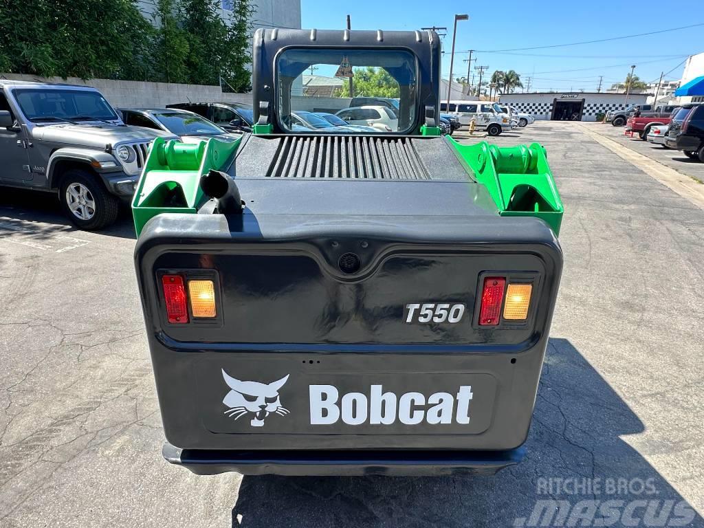 Bobcat T 550 Smykem řízené nakladače