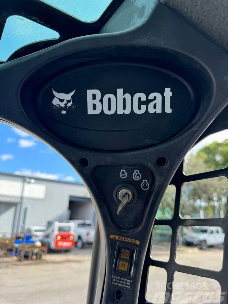 Bobcat T 740 Smykem řízené nakladače