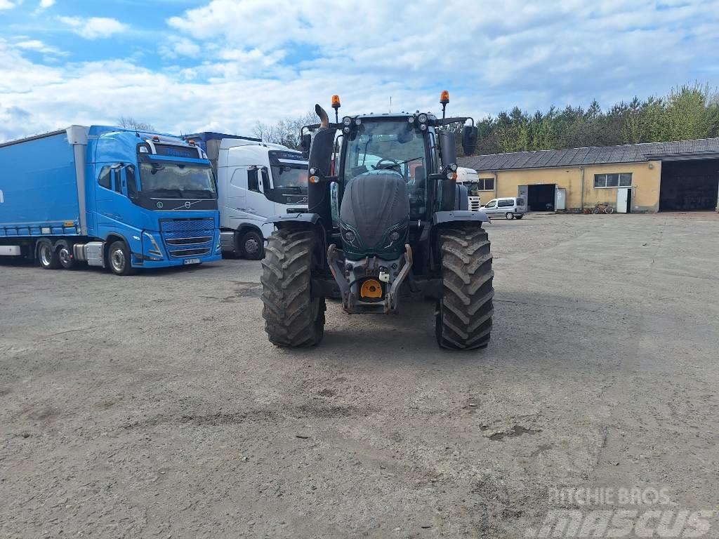 Valtra T 234 Traktory