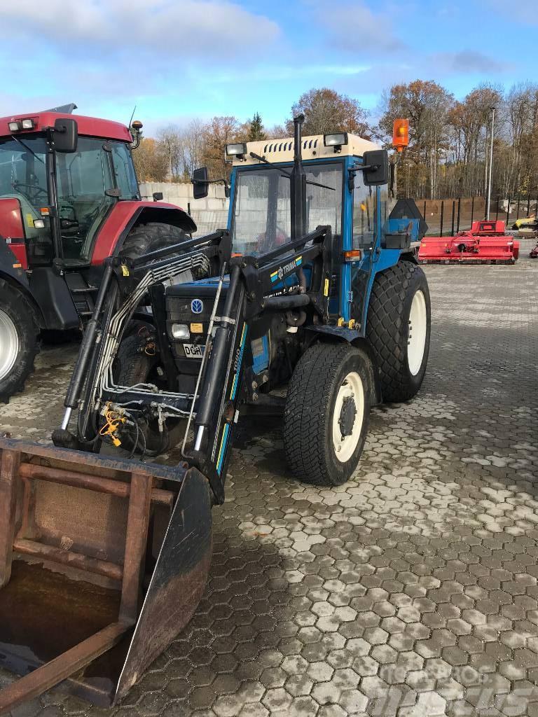 New Holland 3435 med snöredskap Traktory