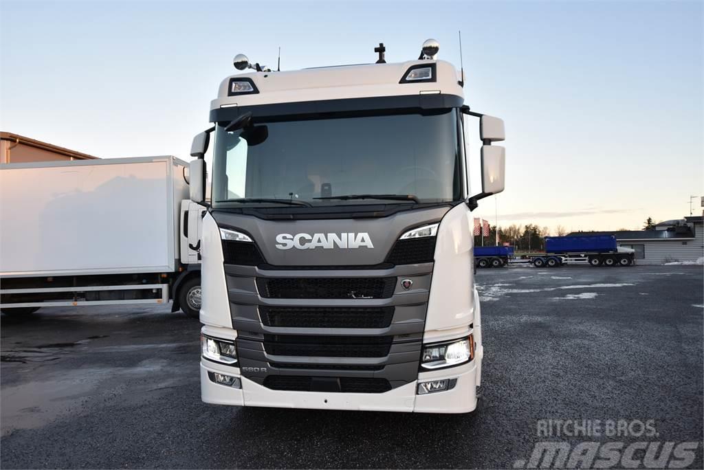Scania R560 Super 8x4 Hákový nosič kontejnerů