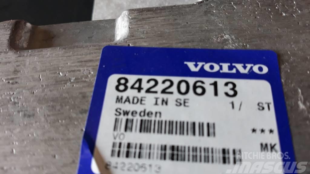 Volvo FOOT PLATE 84220613 Náhradní díly nezařazené