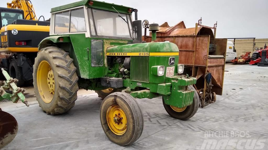 John Deere 2135 Traktory