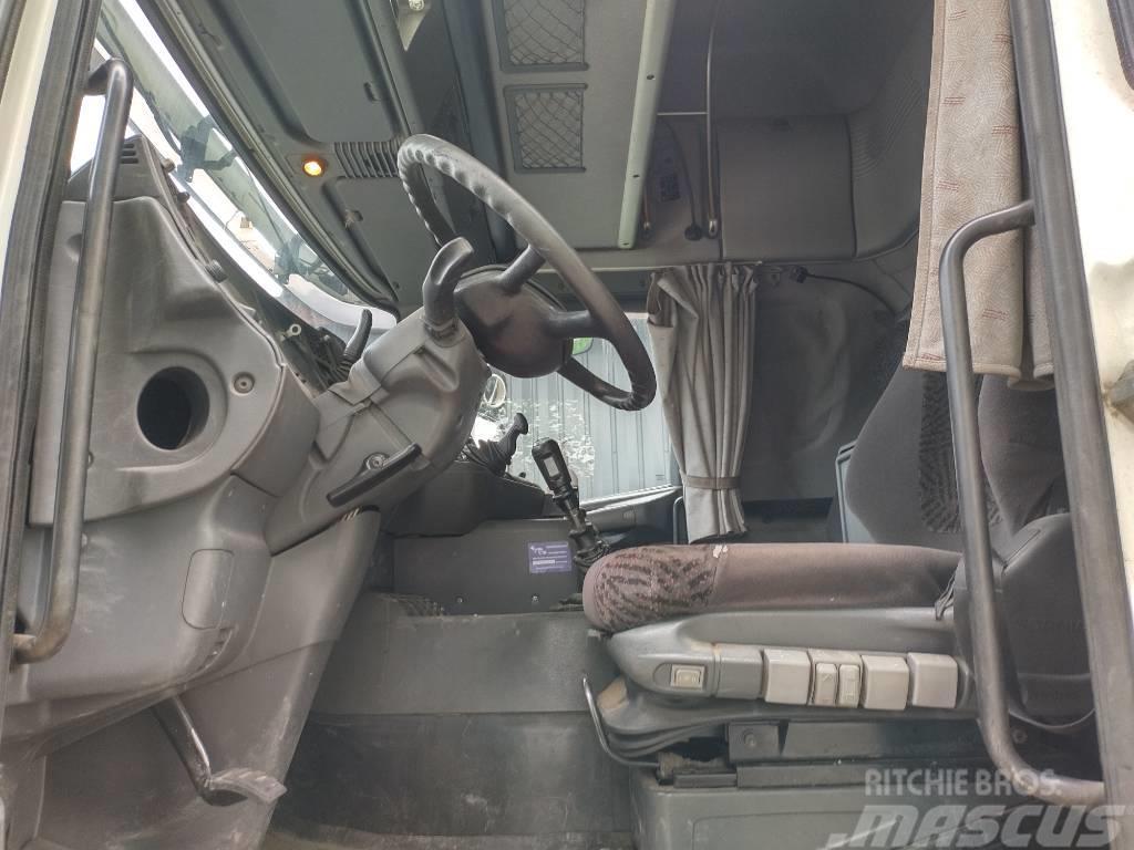 Scania R114 6x2 umpikori, työkoneeksi rekisteröity Skříňová nástavba