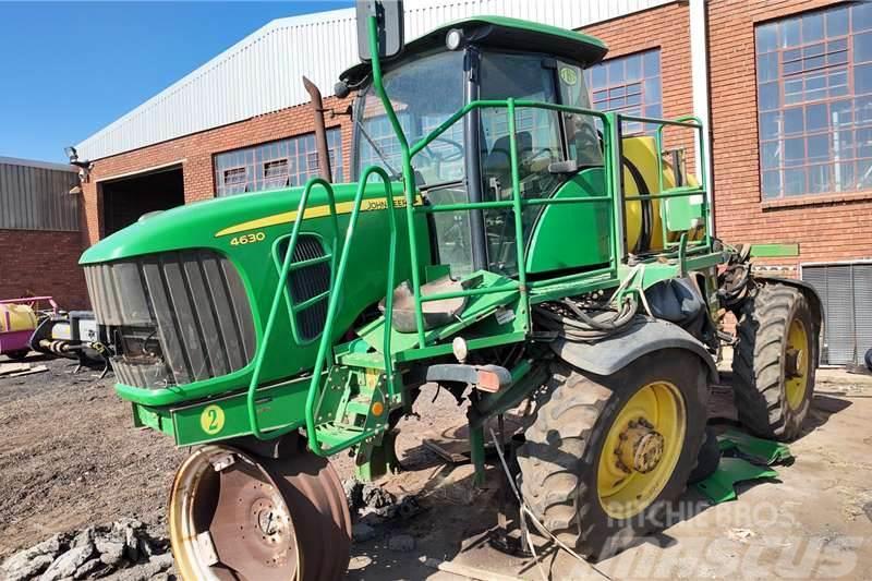 John Deere JD 4630 Spray Tractor Now stripping for spares. Traktory