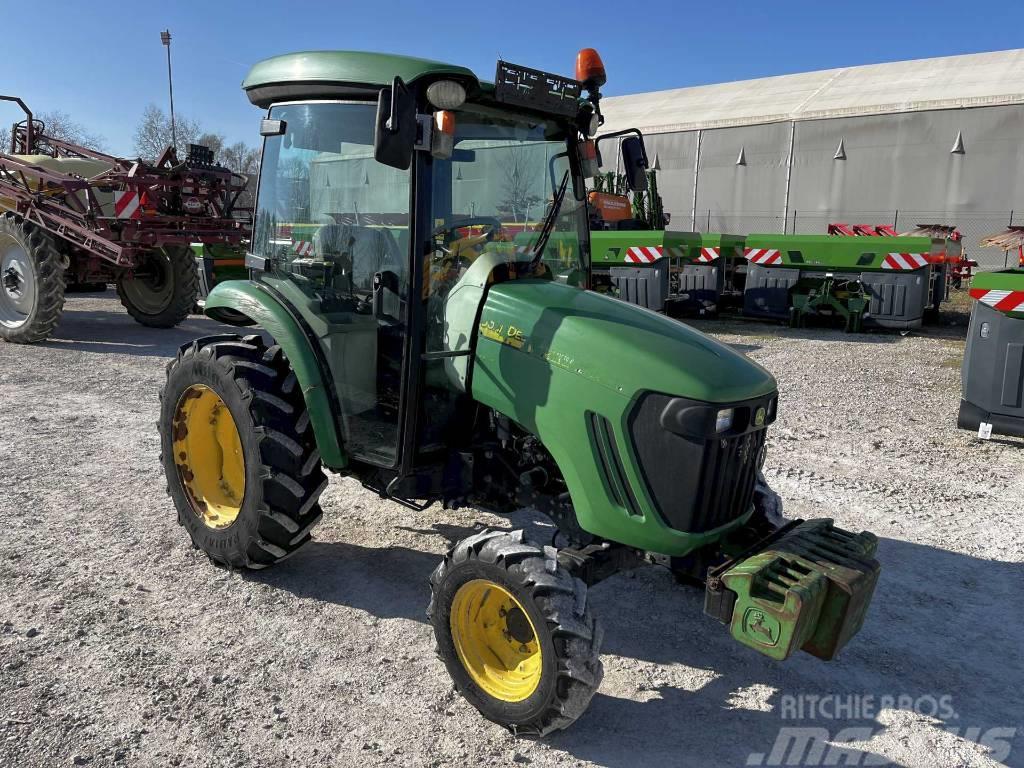 John Deere 3520 Traktory