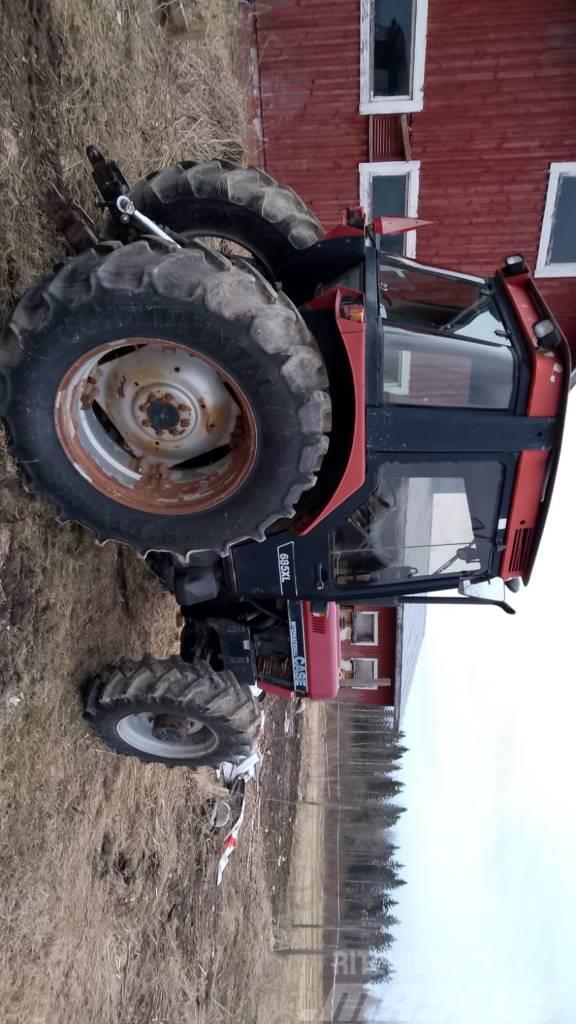 Case IH 685 XL Traktory