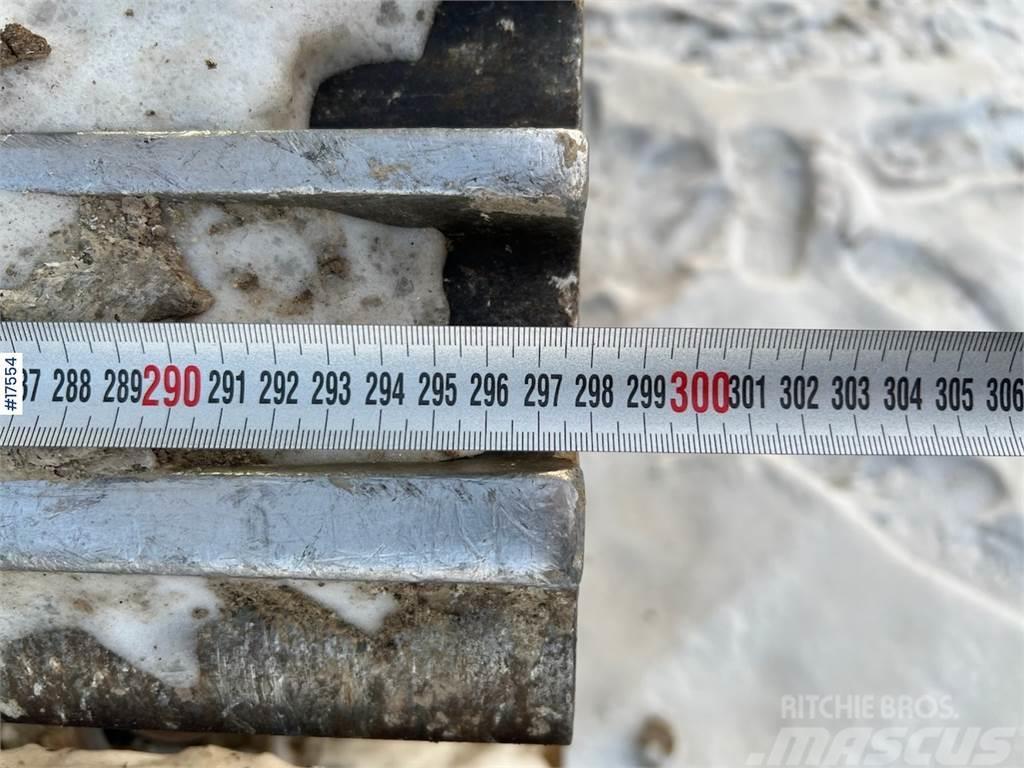 Komatsu PC210 crawler excavator WATCH VIDEO Pásová rýpadla