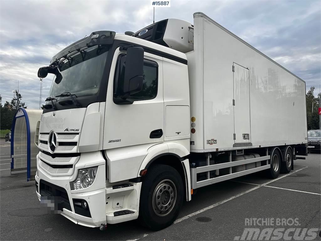 Mercedes-Benz Actros 6x2 Box Truck w/ fridge/freezer unit. Skříňová nástavba