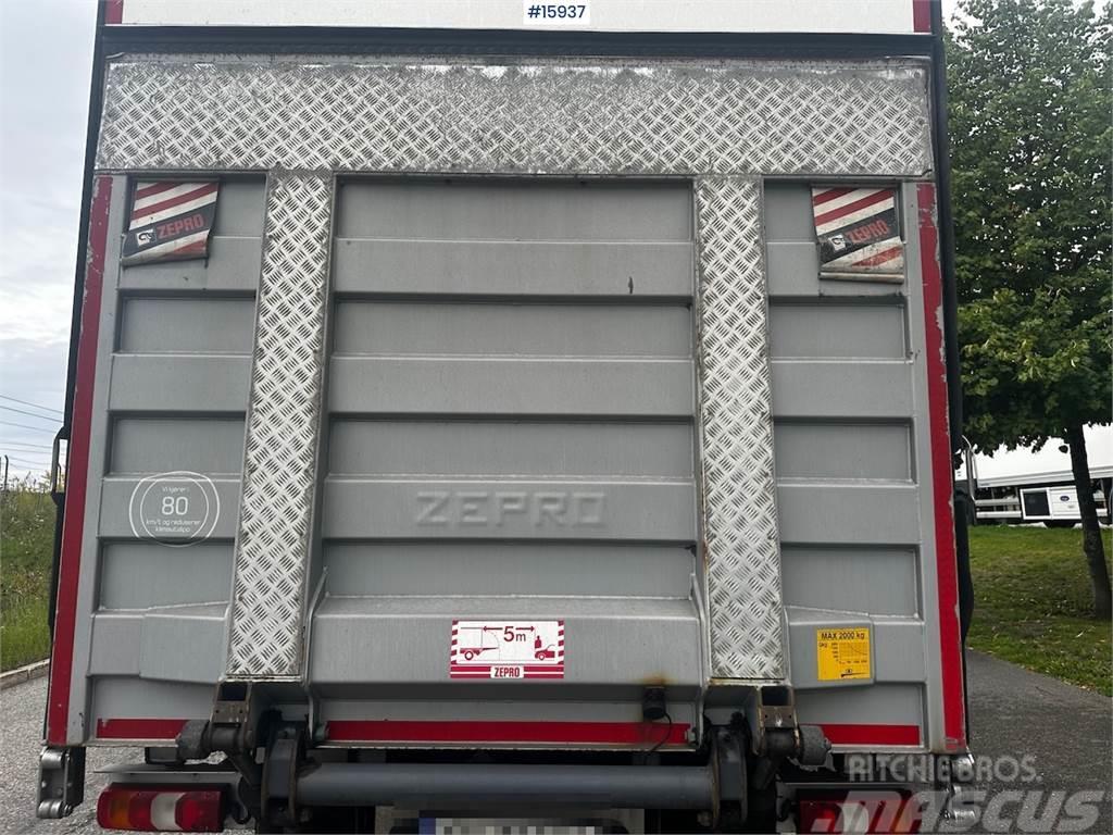 Mercedes-Benz Atego Truck w/ rear lift. Skříňová nástavba