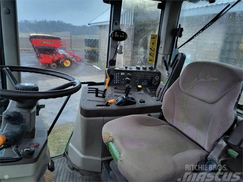 John Deere 6820 Traktory