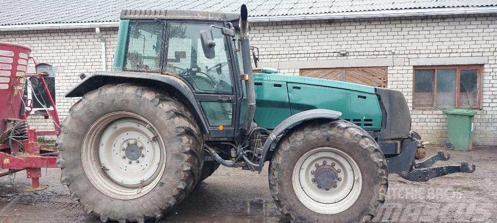 Valtra 8950-4 Traktory