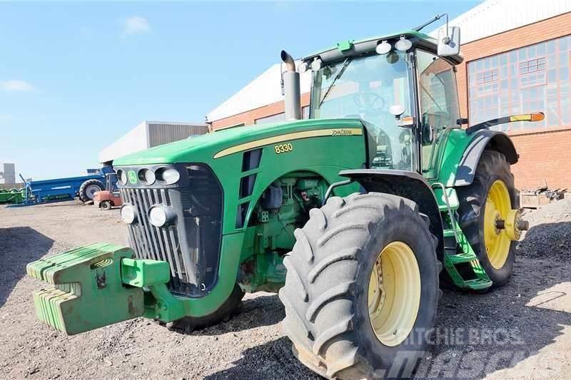 John Deere JD 8330 Tractor Now stripping for spares. Traktory