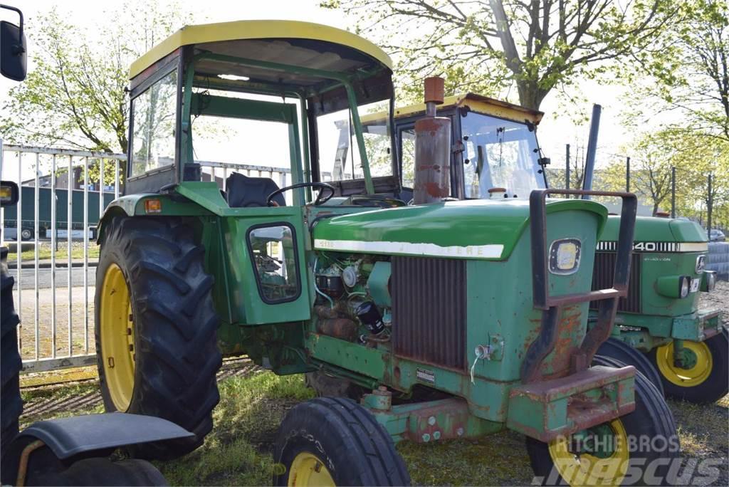 John Deere 2130 Traktory