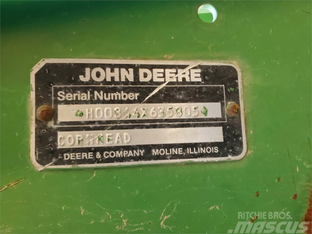 John Deere 844 Sklízecí mlátičky