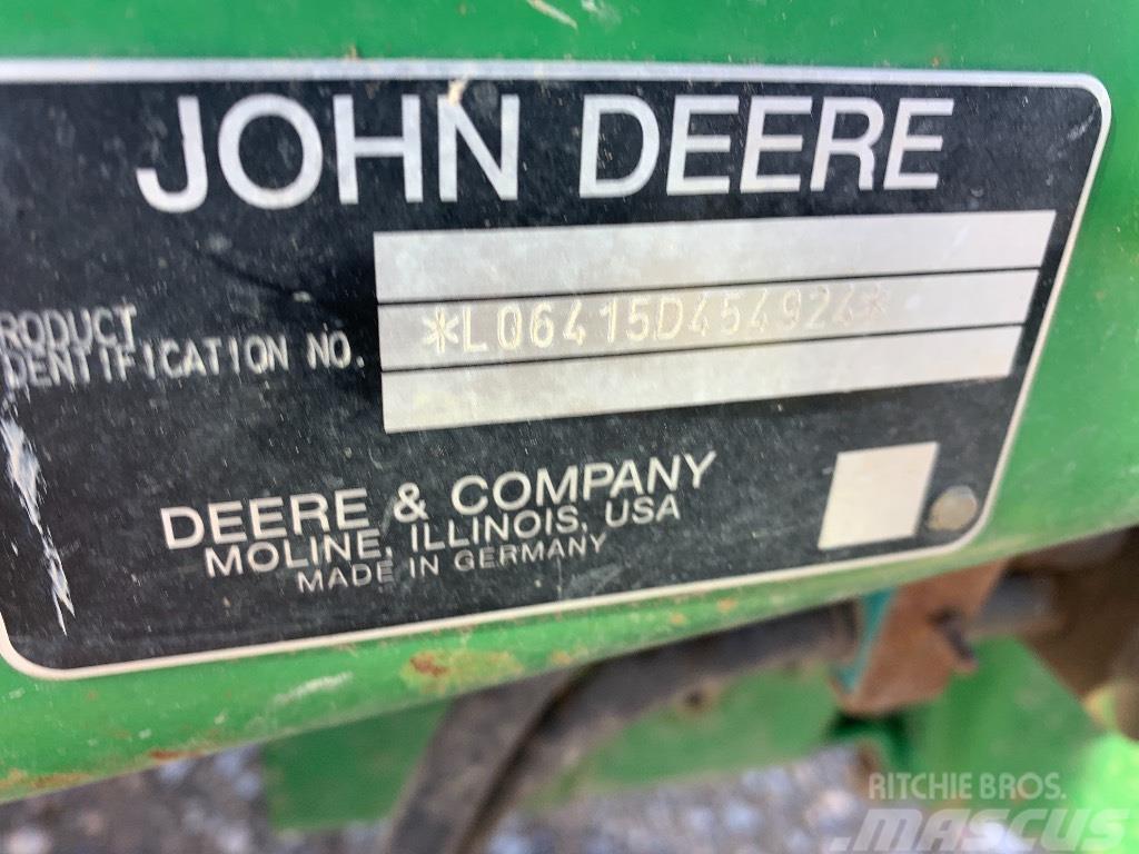John Deere 6415 Traktory