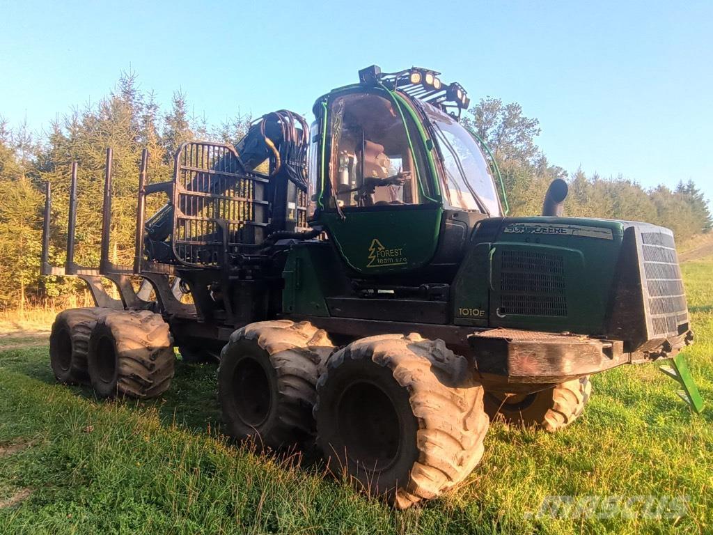 John Deere 1010 E Vyvážecí traktory