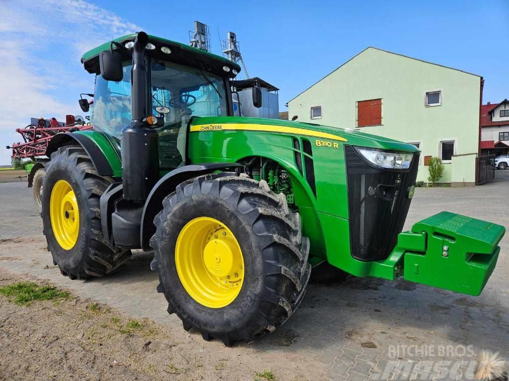 John Deere 8310 R Traktory