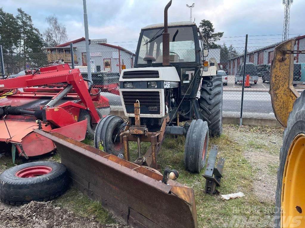 CASE 1494 Hydrashift med snöplog Traktory