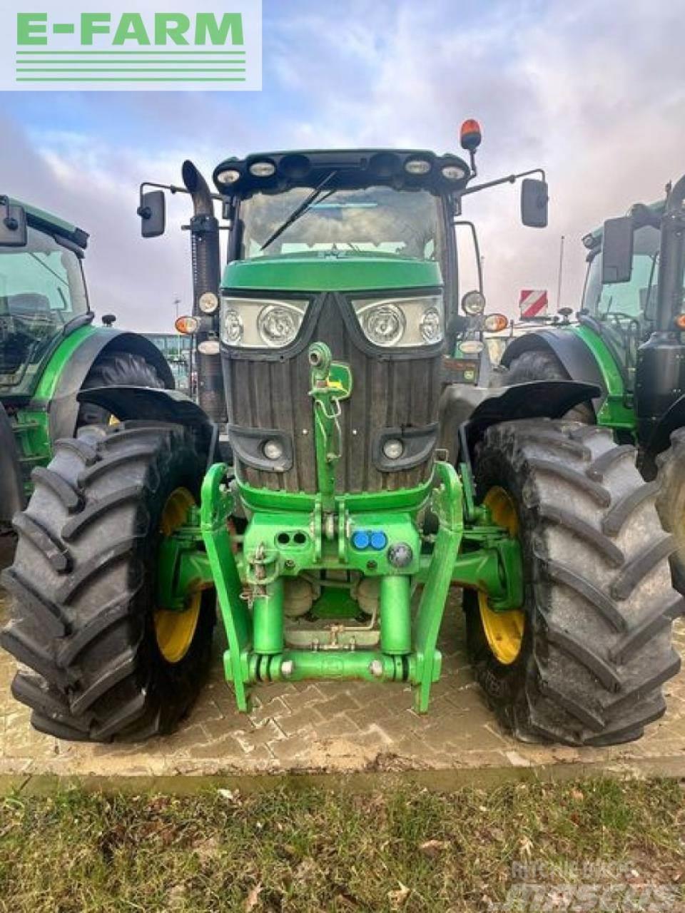 John Deere 6210 r Traktory