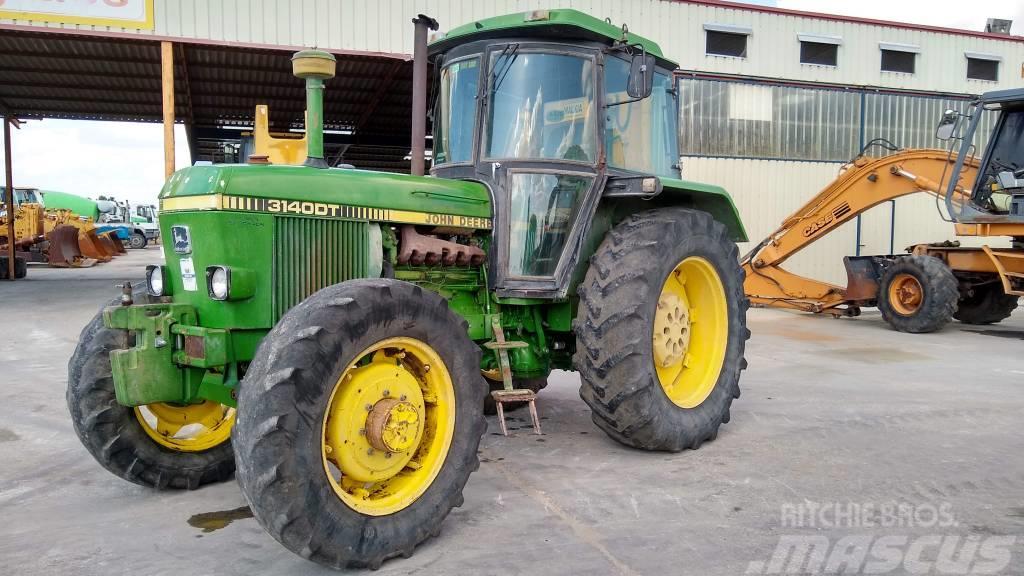 John Deere 3140 DT Traktory