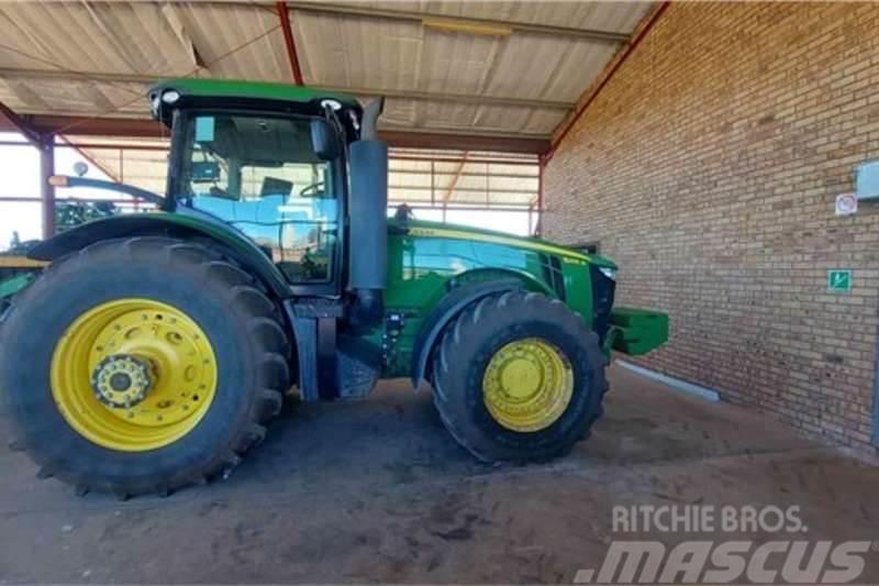 John Deere 8295R Traktory