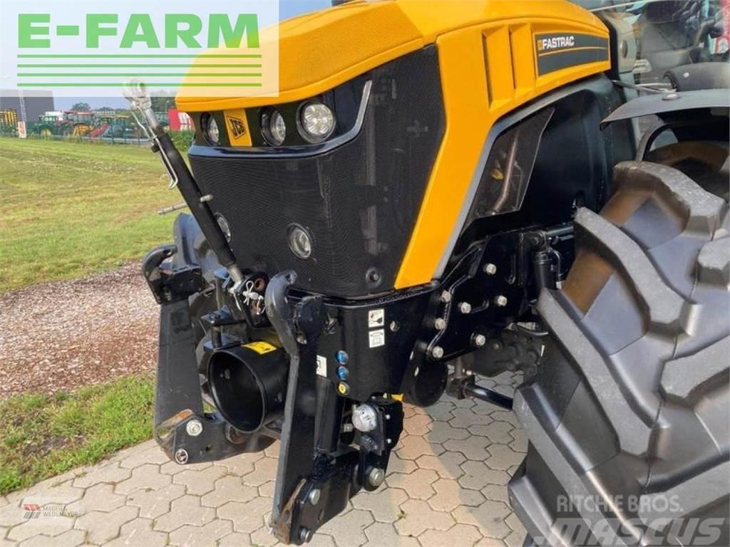 JCB fastrac 4220 mit premier cover Traktory