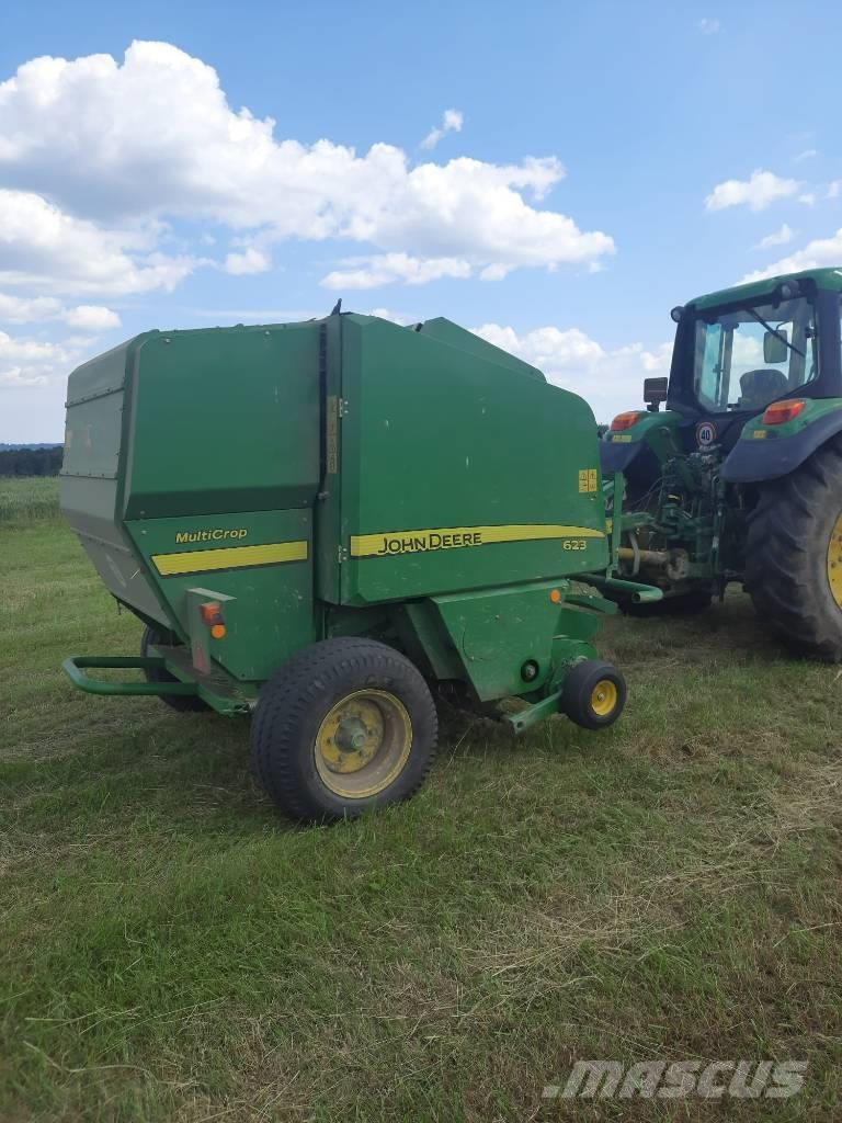 John Deere 623 MultiCrop Lis na válcové balíky