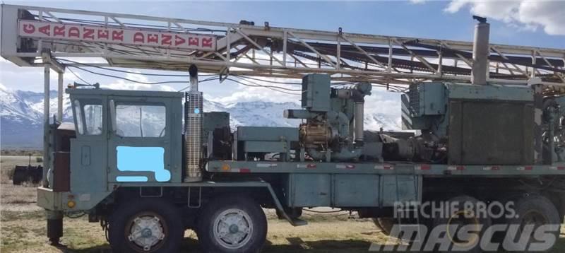 Gardner-Denver Denver 1500 drill rig Povrchové vrtací stroje