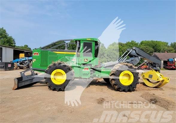 John Deere 748L II Lesní kolové traktory